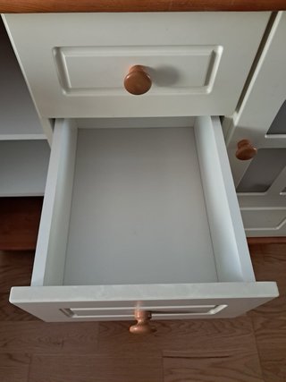 Mueble infantil blanco y madera