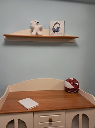 Mueble infantil blanco y madera