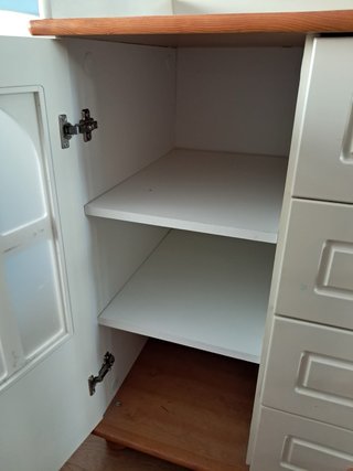 Mueble infantil blanco y madera