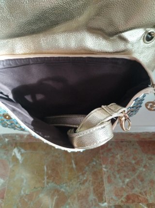 Bolso de fiesta con pedrería y cadena