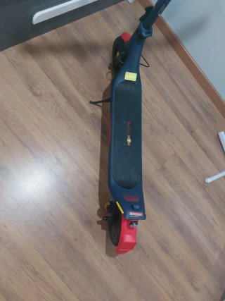 Patinete Eléctrico Red Bull