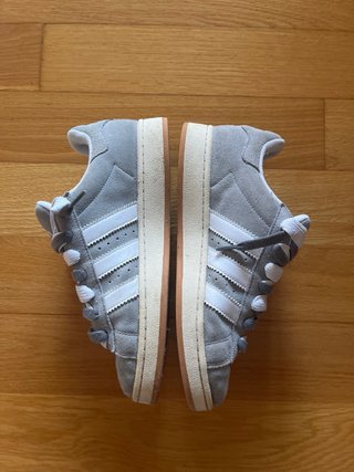 Adidas Campus Gris y Blanco Casi Nuevas