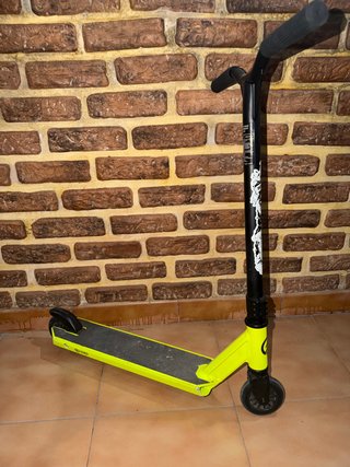Patinete freestyle amarillo y negro
