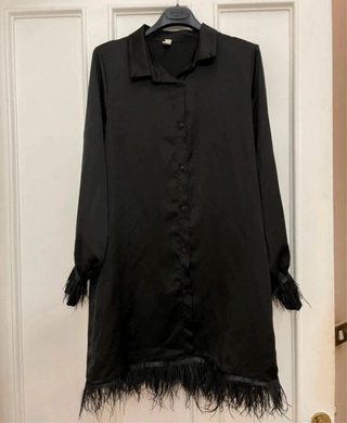 Vestito camicione con piume