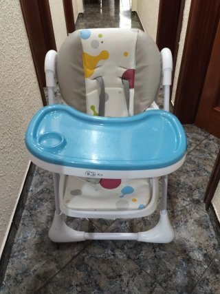 Trona infantil con bandeja