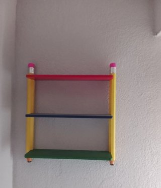 Estantería infantil de madera