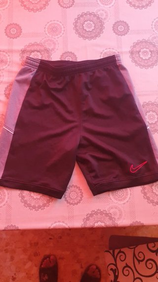 Pantalón corto Nike negro y gris