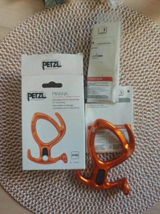Descensor Petzl Pirana Naranja