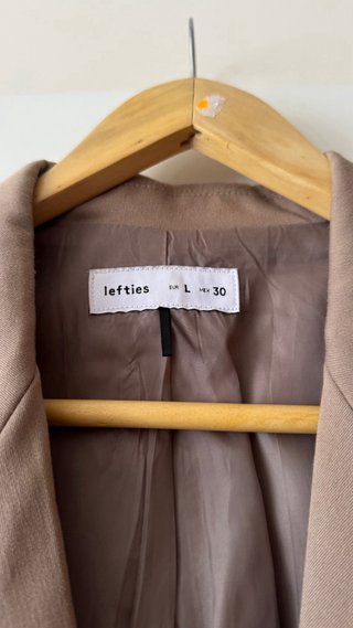 Conjunto chaleco y pantalón beige