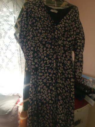 Vestido Mango floral negro y rosa
