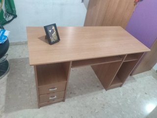 Mesa de escritorio de madera