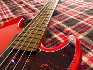 Bajo Sire Marcus Miller P5 Dakota Red 5 cuerdas