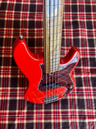 Bajo Sire Marcus Miller P5 Dakota Red 5 cuerdas