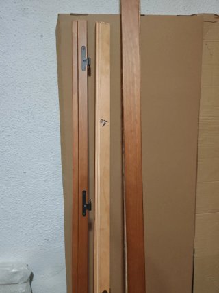Puerta de pino macizo con cristal mate