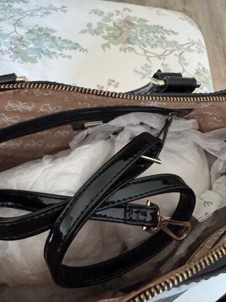 Bolso Guess Charol Negro Nuevo