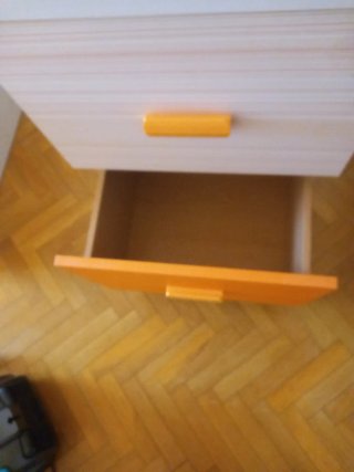 Cajonera con ruedas beig y naranja
