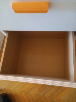 Cajonera con ruedas beig y naranja