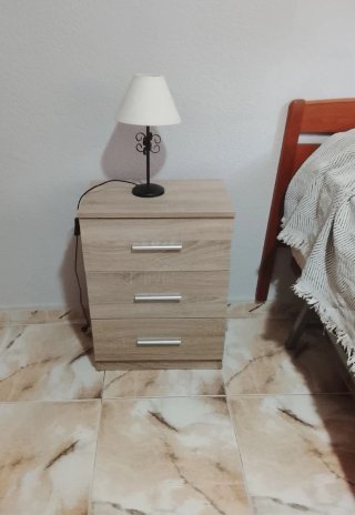 Mesilla de noche de madera y metal