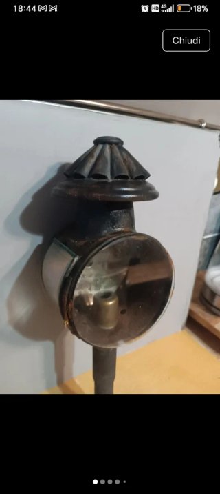 Lampada antica in metallo e vetro