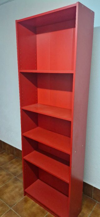 Estantería Roja de Madera