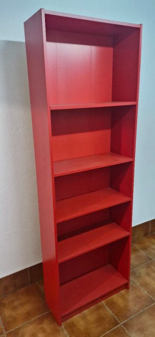 Estantería Roja de Madera