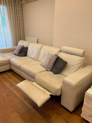 Sofá de piel blanco chaise longue