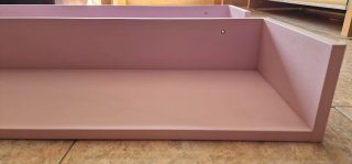Estantería de madera morado