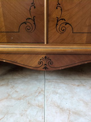 Armario de madera clásico