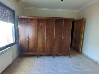 Armario de madera clásico