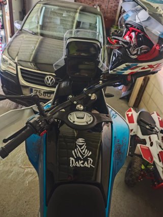 CFMOTO Trail Moto Azul y Blanca