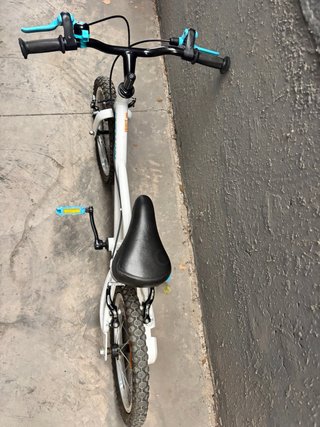 Bicicleta infantil Btwin con ruedines
