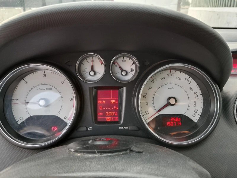 Peugeot 308 2012, foto 10