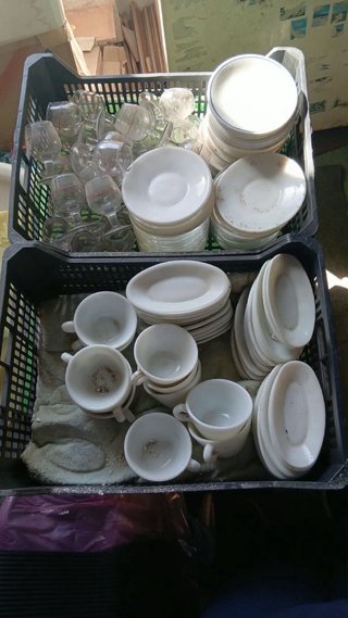 Juego de tazas y platos de porcelana