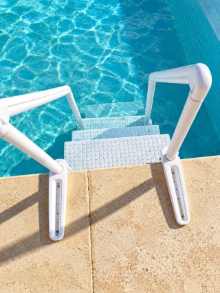 Escalera piscina