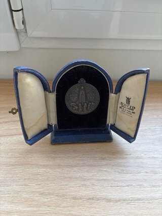 Virgen de Fátima Medalla Capilla Joyería Antigua