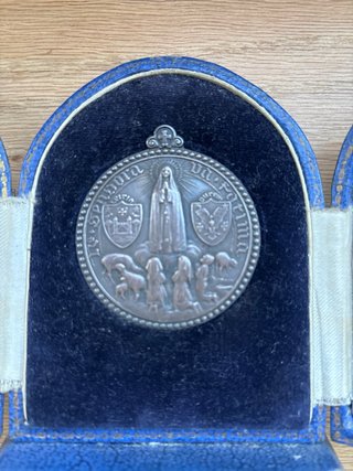 Virgen de Fátima Medalla Capilla Joyería Antigua