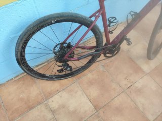 Bicicleta Gravel Color Burdeos