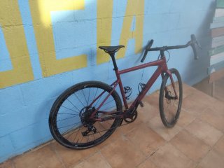 Bicicleta Gravel Color Burdeos