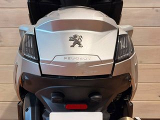 Peugeot Metropolis 400
