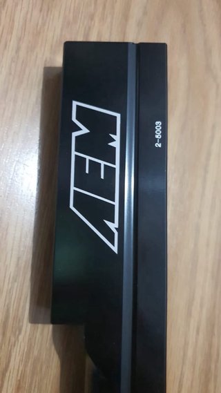 Riel de Combustible Aluminio AEM B-Series Negro