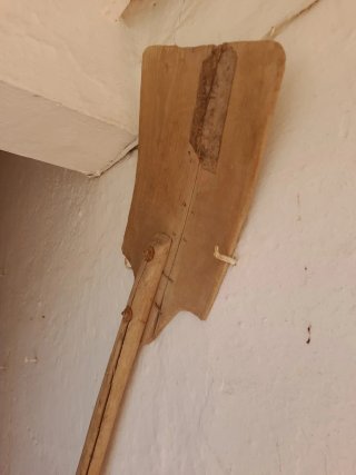 Pala de madera antigua