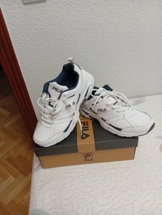 Deportivas Fila Talla 42 Blancas y Azules