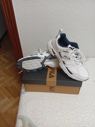 Deportivas Fila Talla 42 Blancas y Azules