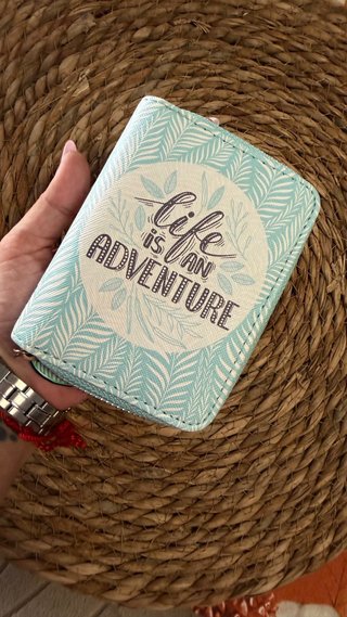 Monedero Life is an Adventure