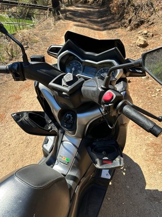 Yamaha X-Max 300 Azul y Negro