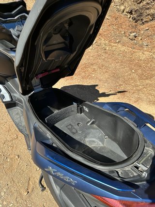 Yamaha X-Max 300 Azul y Negro