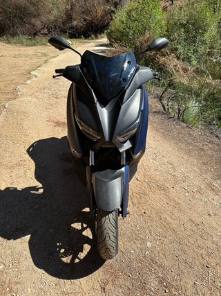 Yamaha X-Max 300 Azul y Negro