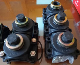 Collarínes de toma fontanería marca Milwaukee.