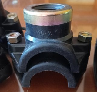 Collarínes de toma fontanería marca Milwaukee.