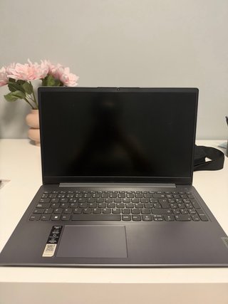 Ordenador portátil Lenovo 15 gris